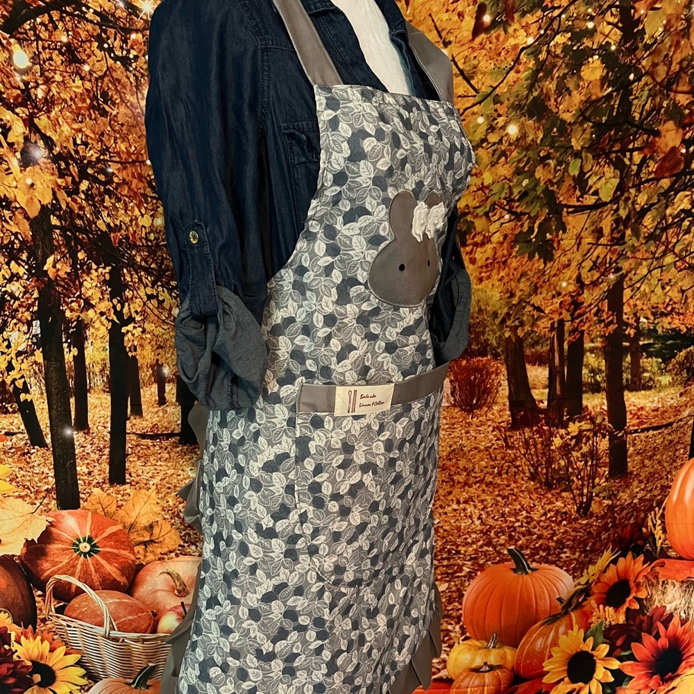 Aprons - Picture 3 of 8